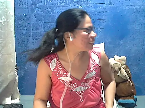 hotchilimom online show from May 16, 2026, 9:06 am