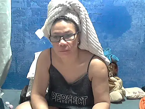 hotchilimom online show from June 27, 2026, 10:09 am