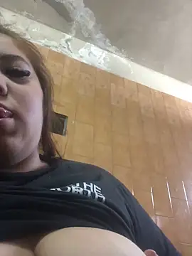 alexaparedes00 online show from May 24, 2026, 3:50 pm