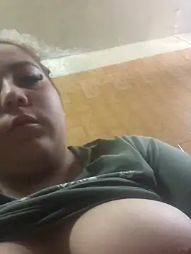 alexaparedes00 online show from June 2, 2026, 4:53 pm
