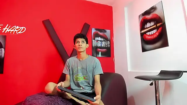 TWINKS BOYSX online show from June 17, 2026, 1:19 am