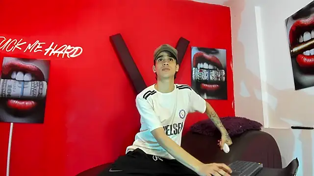 TWINKS BOYSX online show from June 18, 2026, 1:17 am