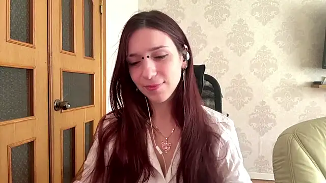 AlyshaCinar online show from May 11, 2026, 7:14 am