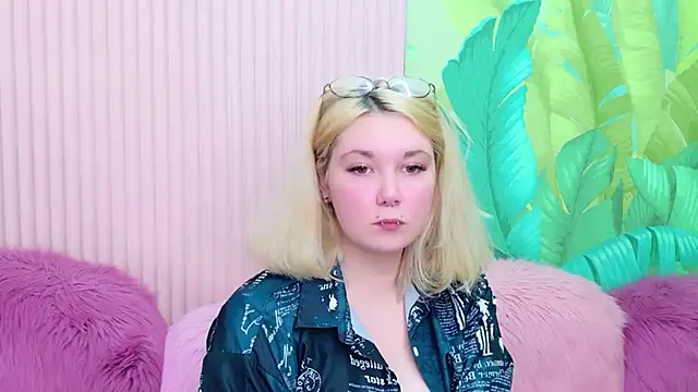 Snapshot of Cassey_Well chatting on May 10, 2026, 4:12 pm Cassey Well online show from May 10, 2026, 4:12 pm