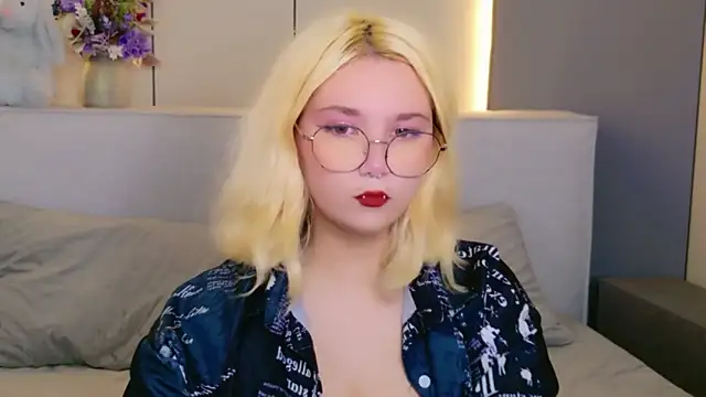 Snapshot of Cassey_Well chatting on May 25, 2026, 10:32 am Cassey Well online show from May 25, 2026, 10:32 am