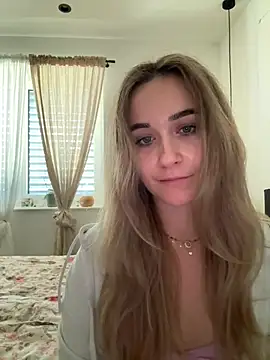 LillyStarr online show from July 4, 2026, 9:37 am