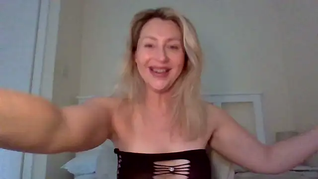 Snapshot of Babe_blond chatting on June 3, 2026, 8:06 am Babe blond online show from June 3, 2026, 8:06 am