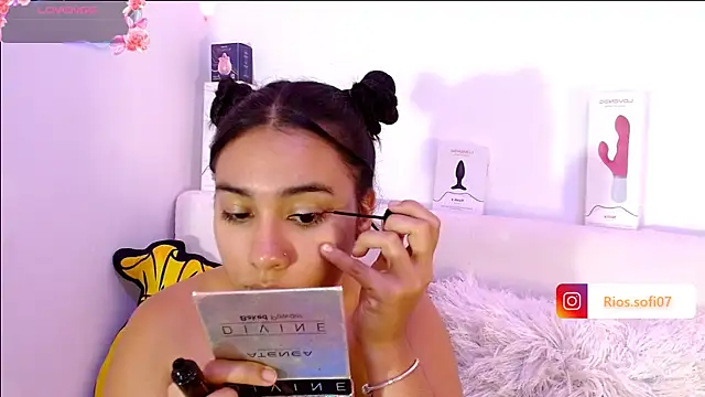  Sofi Rios  online show from May 14, 2026, 5:03 am