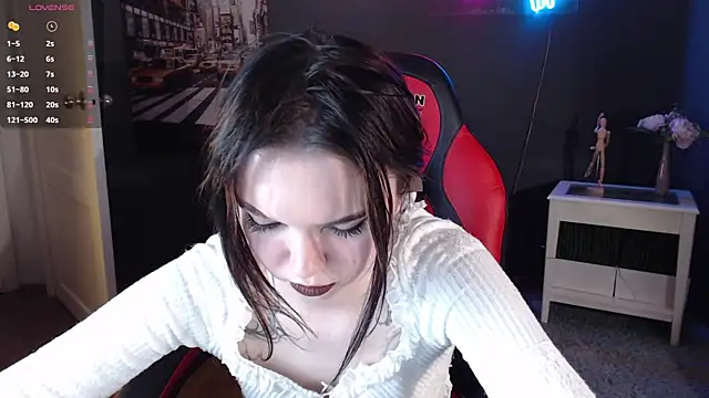 Mia Via online show from May 10, 2026, 6:24 pm