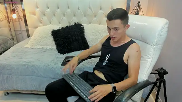 oliver chaze  online show from May 10, 2026, 5:29 pm