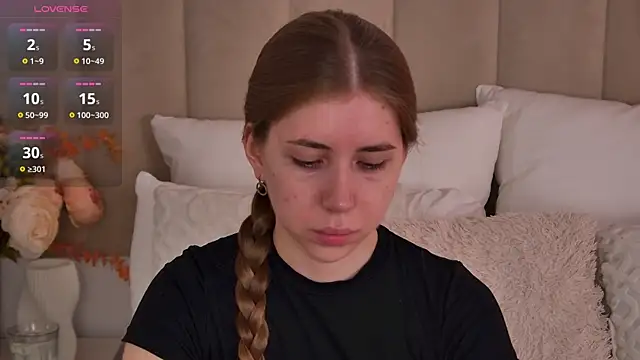EvaAkiins online show from June 30, 2026, 5:14 pm