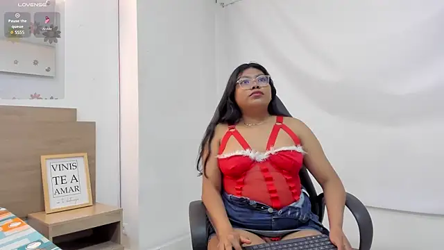 MiaPolett online show from May 9, 2026, 4:06 am