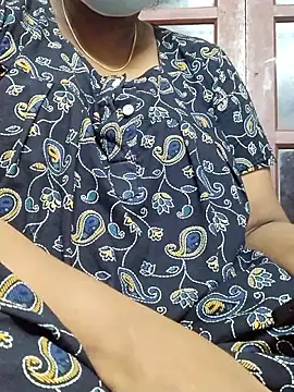 tamilkavitha123 online show from May 18, 2026, 4:29 am