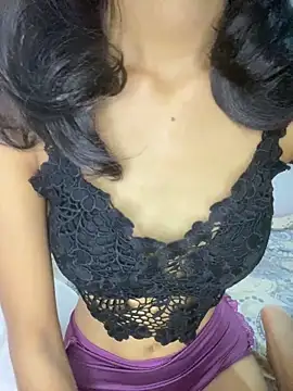 Snapshot of Honey_be_ chatting on June 18, 2026, 7:19 am Honey be online show from June 18, 2026, 7:19 am