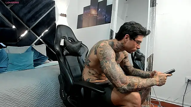 EdoardoJS online show from May 15, 2026, 11:23 pm