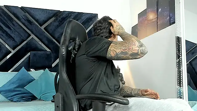 EdoardoJS online show from May 19, 2026, 11:11 pm