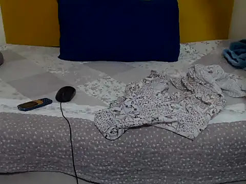 BootyCurvydoll online show from May 13, 2026, 7:28 am