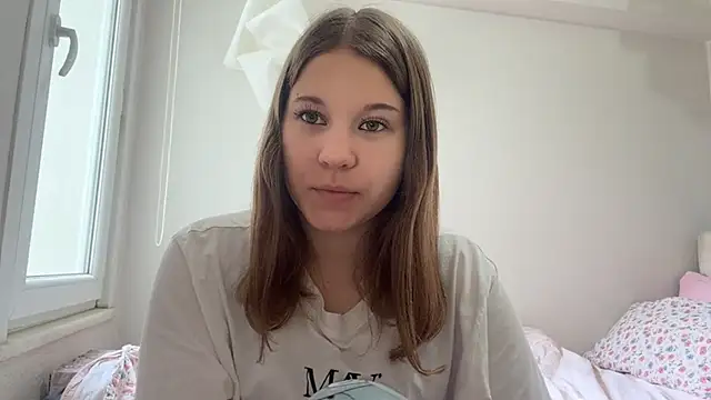 Snapshot of KamalaDuplantis chatting on May 14, 2026, 1:07 pm KamalaDuplantis online show from May 14, 2026, 1:07 pm