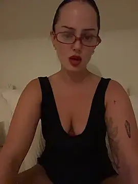 molotovmami online show from July 6, 2026, 11:18 pm