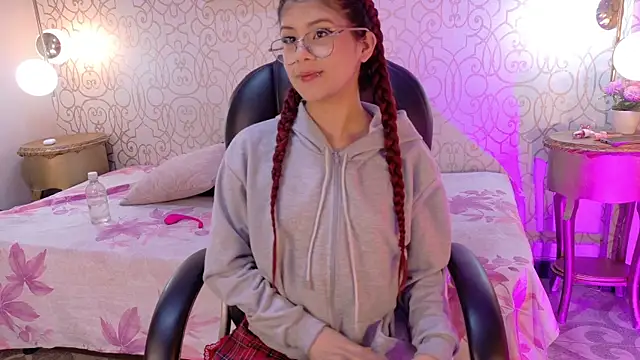 zoeecarter  online show from May 11, 2026, 11:38 am