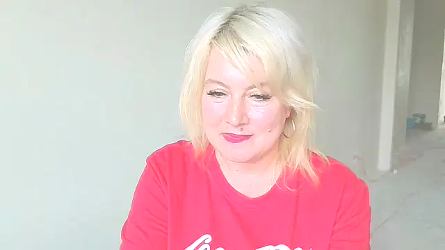 MollyyJoyy online show from May 15, 2026, 2:57 pm