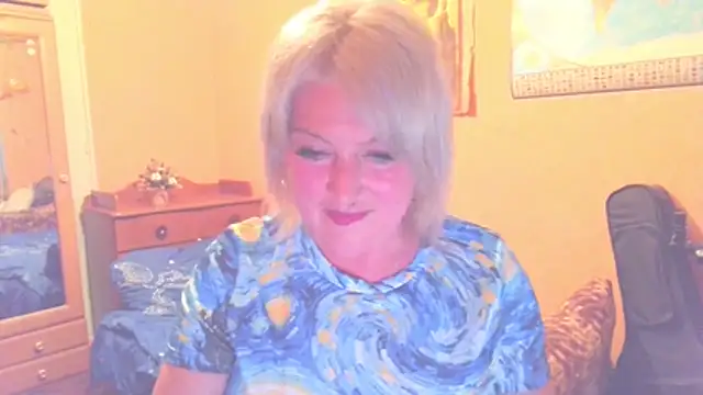 MollyyJoyy online show from May 25, 2026, 6:36 pm