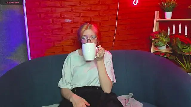 FoxxyyPolly online show from May 14, 2026, 7:48 am