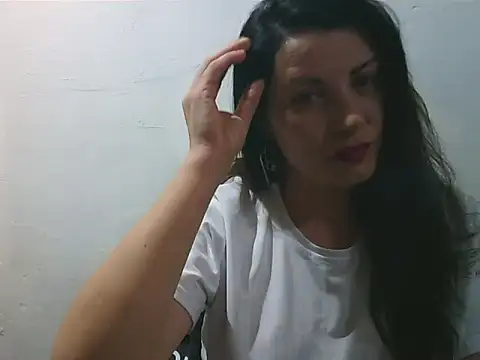 Snapshot of Brun3tt3n chatting on February 17, 2025, 5:53 pm Brun3tt3n online show from February 17, 2025, 5:53 pm