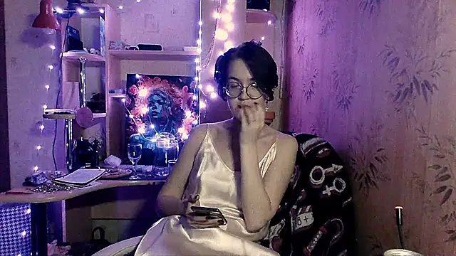Alessa Kiss online show from May 12, 2026, 6:05 pm