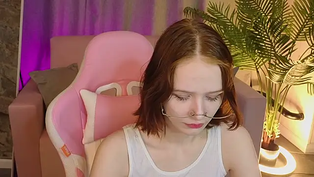 AliceJohansone online show from May 25, 2026, 1:33 am