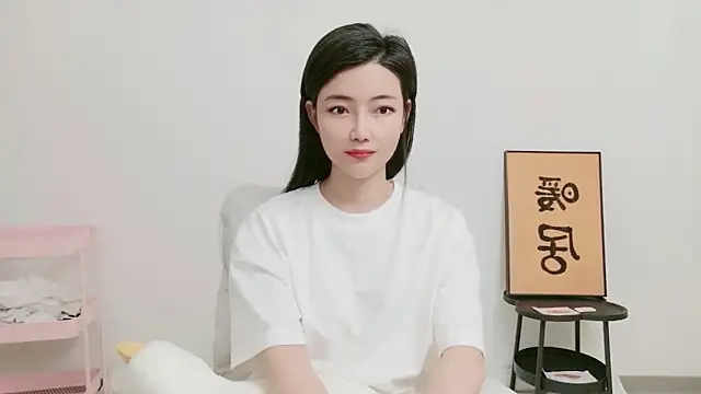 woxiangjinjin030 online show from May 13, 2026, 7:39 am