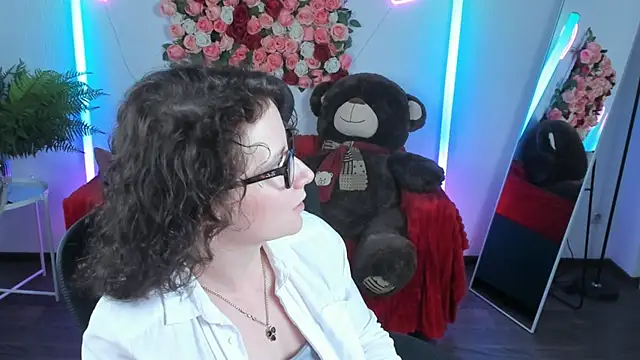 AureliaGleam online show from May 9, 2026, 9:36 am