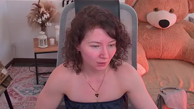 AureliaGleam online show from May 15, 2026, 5:03 am