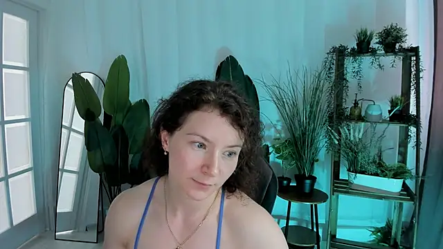 AureliaGleam online show from July 11, 2026, 6:49 am