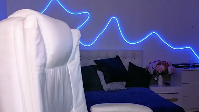 MaddiePerez online show from June 4, 2026, 4:13 pm