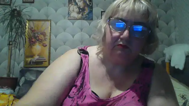MarinaFarina53 online show from June 7, 2026, 8:56 pm