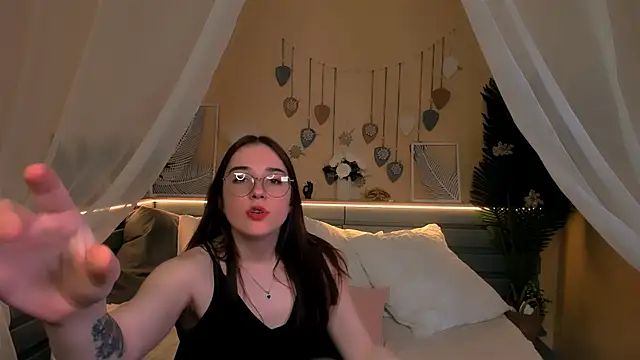 Maya Winters online show from May 12, 2026, 10:45 am