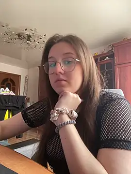 viksiss online show from May 14, 2026, 5:36 am