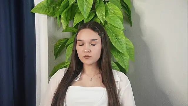 AlenaCubr online show from May 16, 2026, 10:36 am