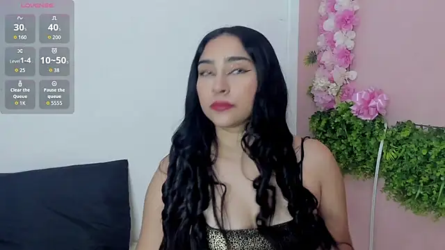 DaenerysSnow  online show from May 12, 2026, 12:35 pm