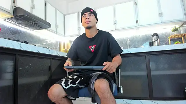 criss hardcock  online show from May 12, 2026, 1:08 pm