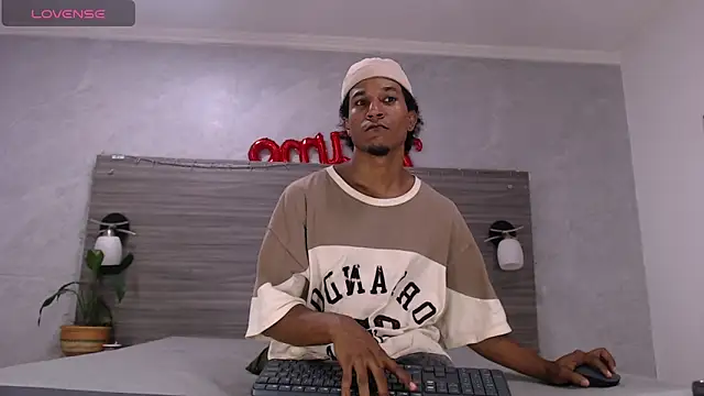 Snapshot of Dilan_Hall chatting on June 3, 2026, 9:42 pm Dilan Hall online show from June 3, 2026, 9:42 pm