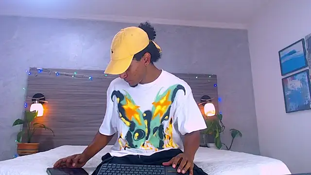 Snapshot of Dilan_Hall chatting on June 12, 2026, 7:35 pm Dilan Hall online show from June 12, 2026, 7:35 pm