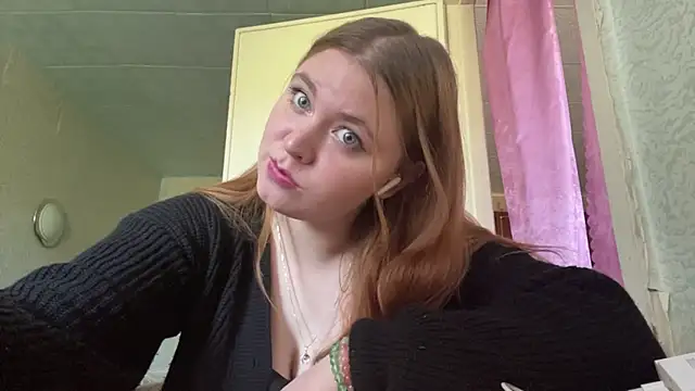 Snapshot of Violette_Iguina chatting on May 11, 2026, 8:31 am Violette Iguina online show from May 11, 2026, 8:31 am