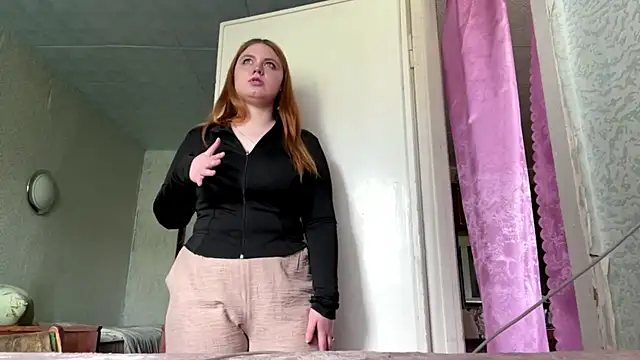Snapshot of Violette_Iguina chatting on May 13, 2026, 8:34 am Violette Iguina online show from May 13, 2026, 8:34 am