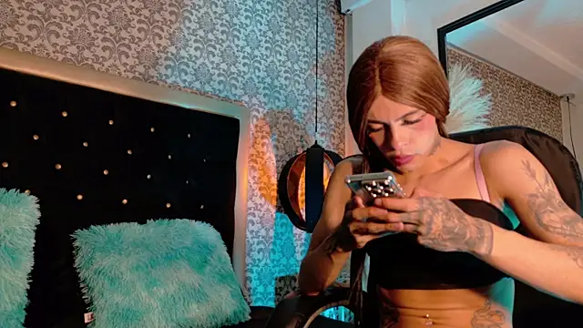 Snapshot of KarolFoxxi__ chatting on June 5, 2026, 9:09 pm KarolFoxxi online show from June 5, 2026, 9:09 pm
