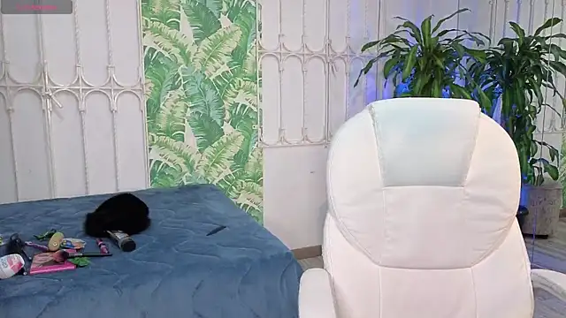 baby julieta00 online show from June 26, 2026, 12:20 pm