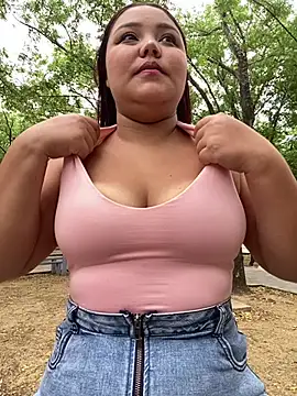 dulce47 online show from May 13, 2026, 1:52 pm