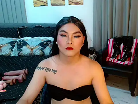 RoyalSeductress online show from May 12, 2026, 9:28 am