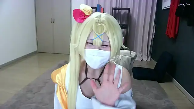 miachan  online show from May 18, 2026, 9:48 am